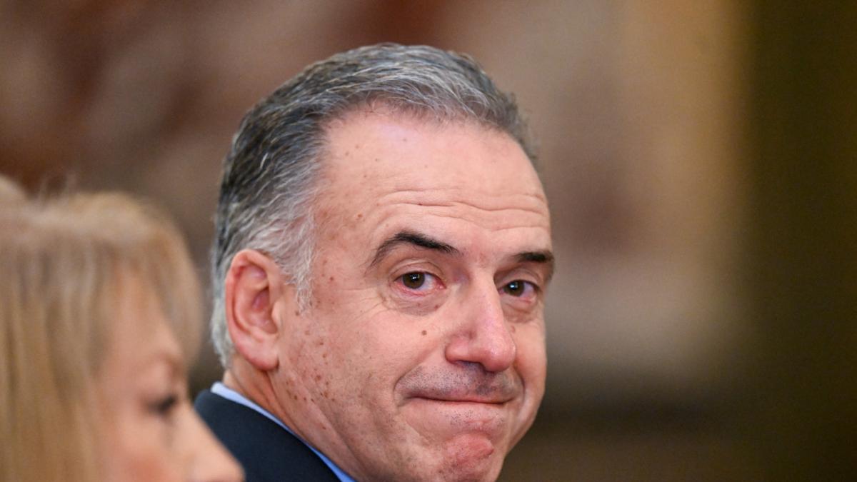 <![CDATA[Presidente uruguayo envuelto en polémica por comprar un auto con gran descuento]]>