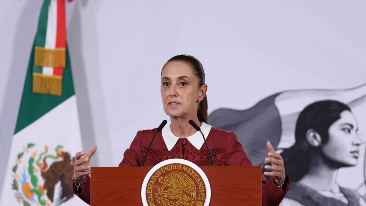 <![CDATA[‘Hubo mucha provocación, no creo que sean maestros’: Sheinbaum tras disturbios en el Zócalo]]>
