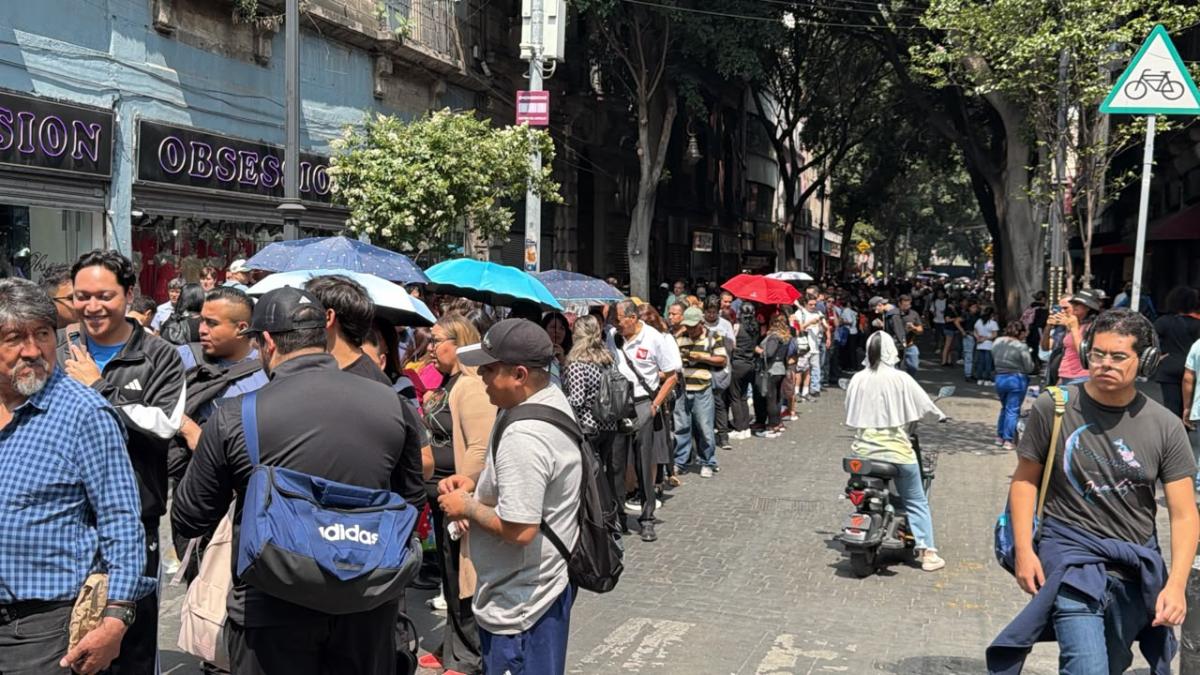 <![CDATA[Colapsa comercio en oriente del Centro Histórico de CDMX por cierres viales ante plantón de la CNTE]]>