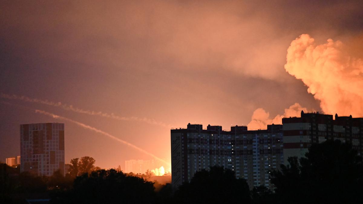 <![CDATA[Ucrania pide armamento a EU tras ofensiva masiva de Rusia]]>
