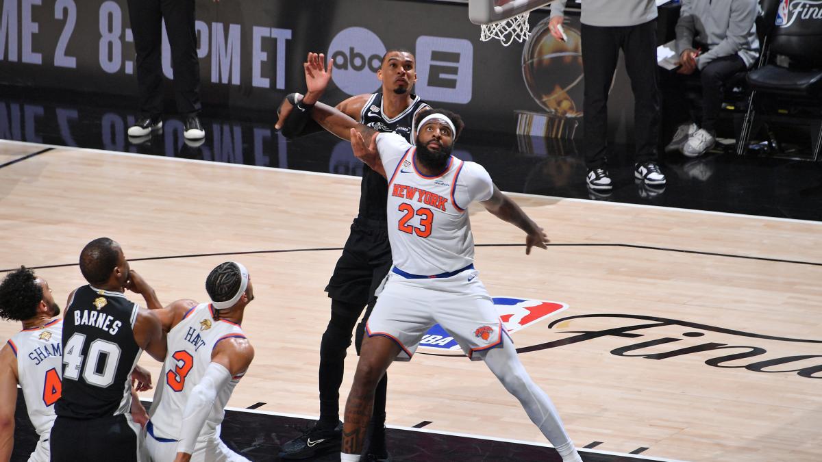 <![CDATA[¡La selfie más costosa de la historia! La NBA veta de por vida a aficionados tras invadir la duela]]>