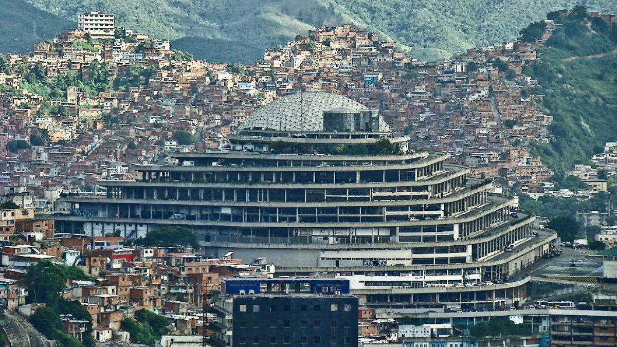 <![CDATA[Vacían la temida cárcel El Helicoide en Venezuela]]>