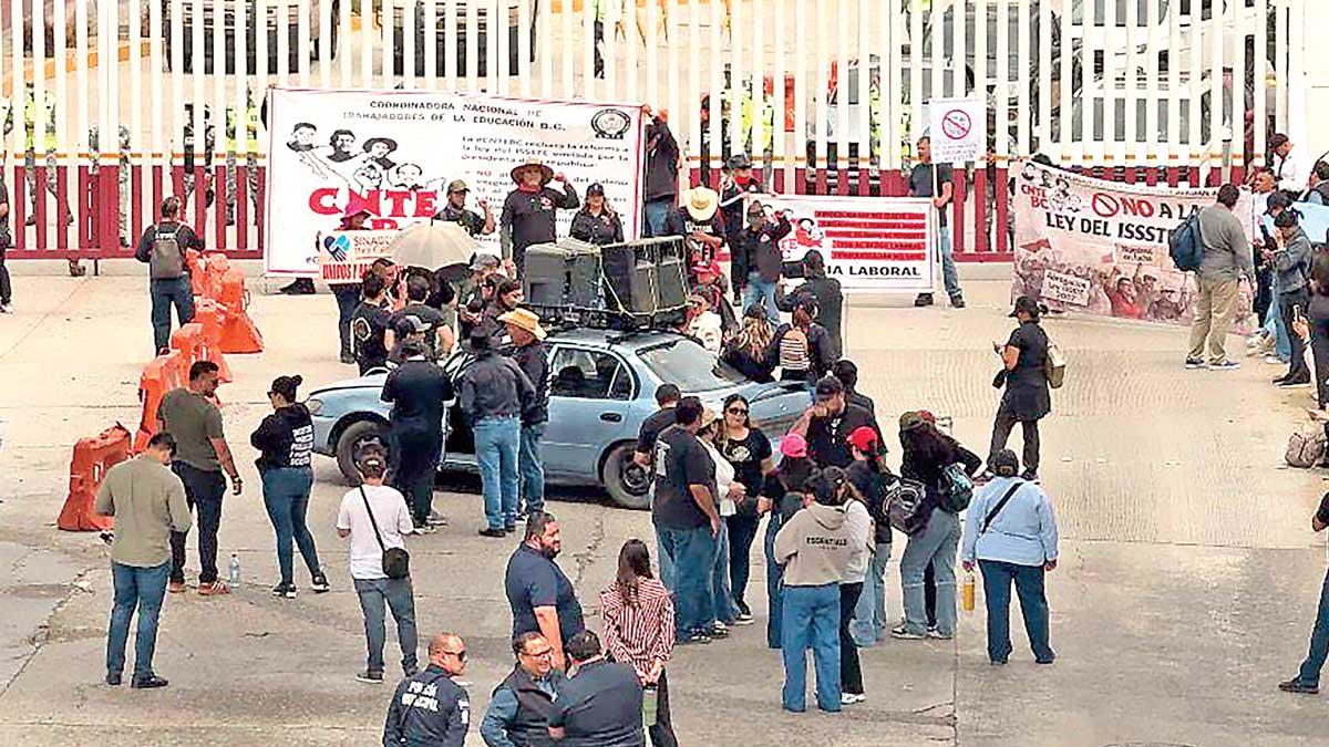 <![CDATA[CNTE bloquea garita más transitada del mundo]]>