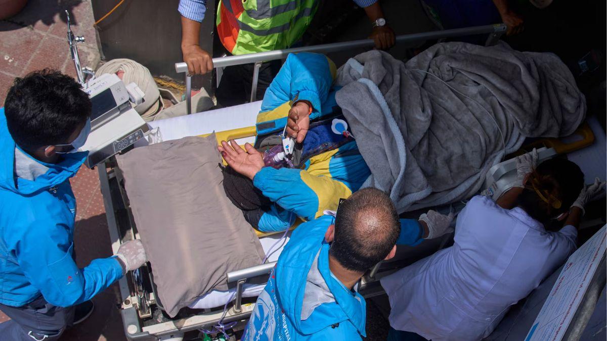 <![CDATA[Milagro en el Everest: hallan con vida a sherpa desaparecido durante seis días]]>