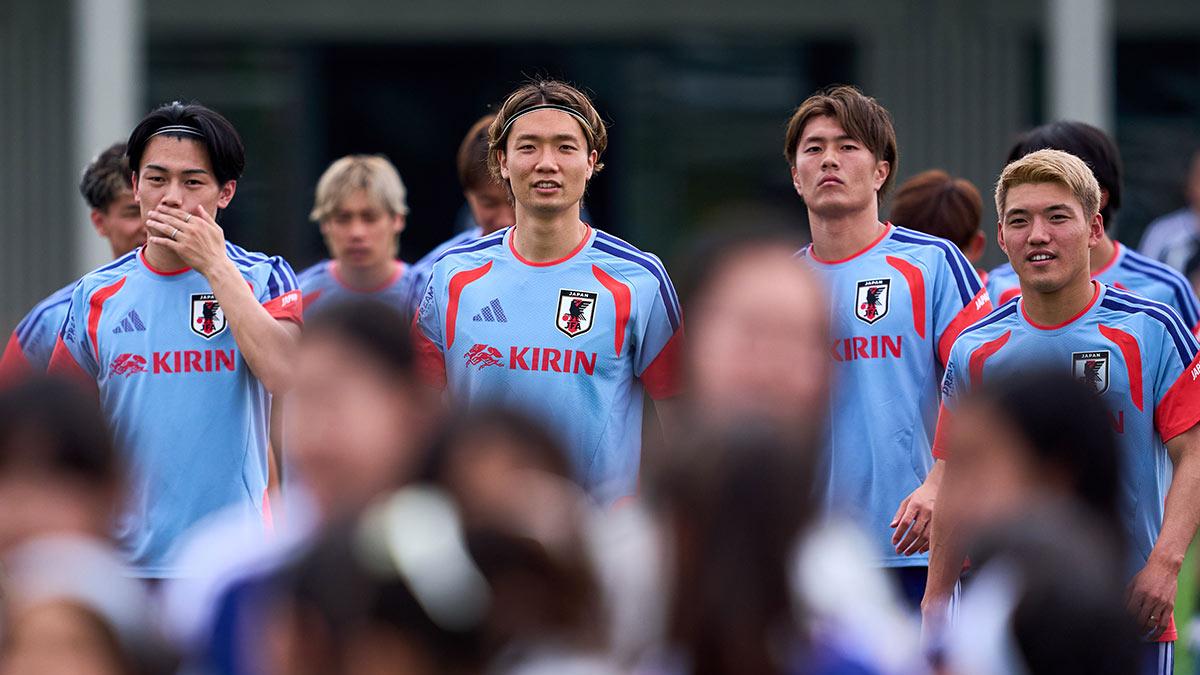 <![CDATA[Conmovedor momento en Monterrey; niños japoneses hablan con su capitán]]>