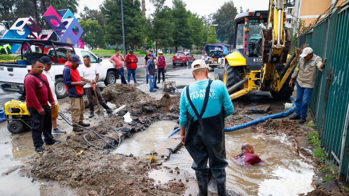 <![CDATA[Comienzan a reparar megafuga de agua potable en Izt