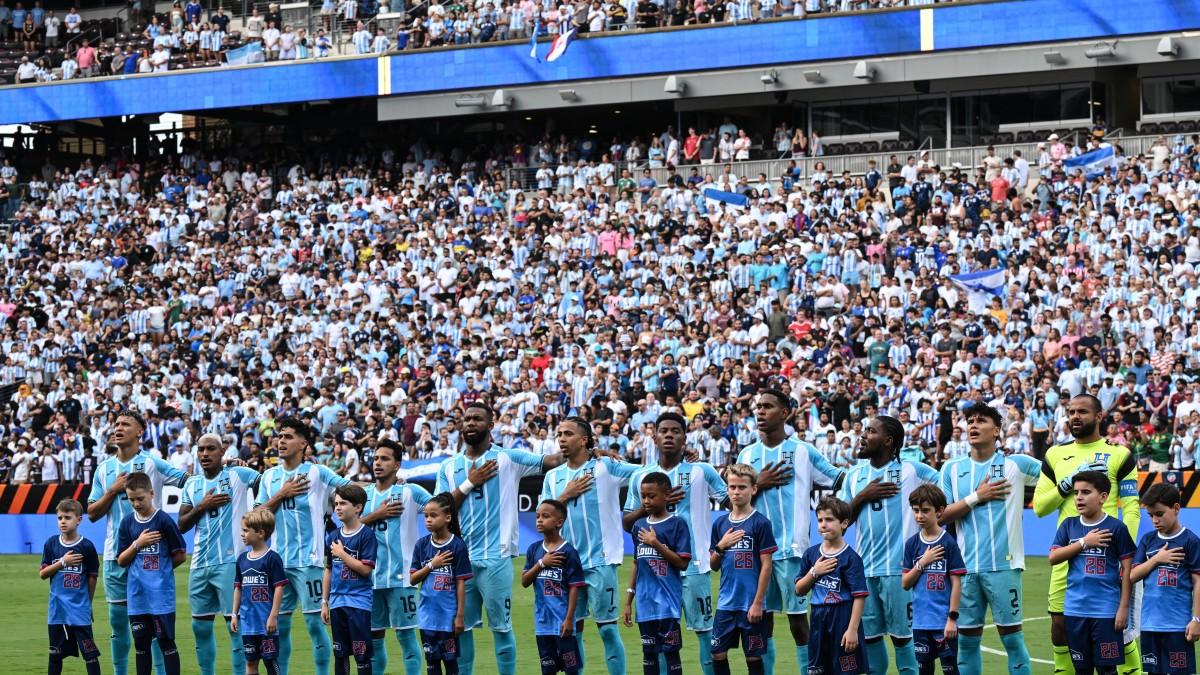 <![CDATA[Sonó “Bombón Asesino” en lugar del himno argentino 