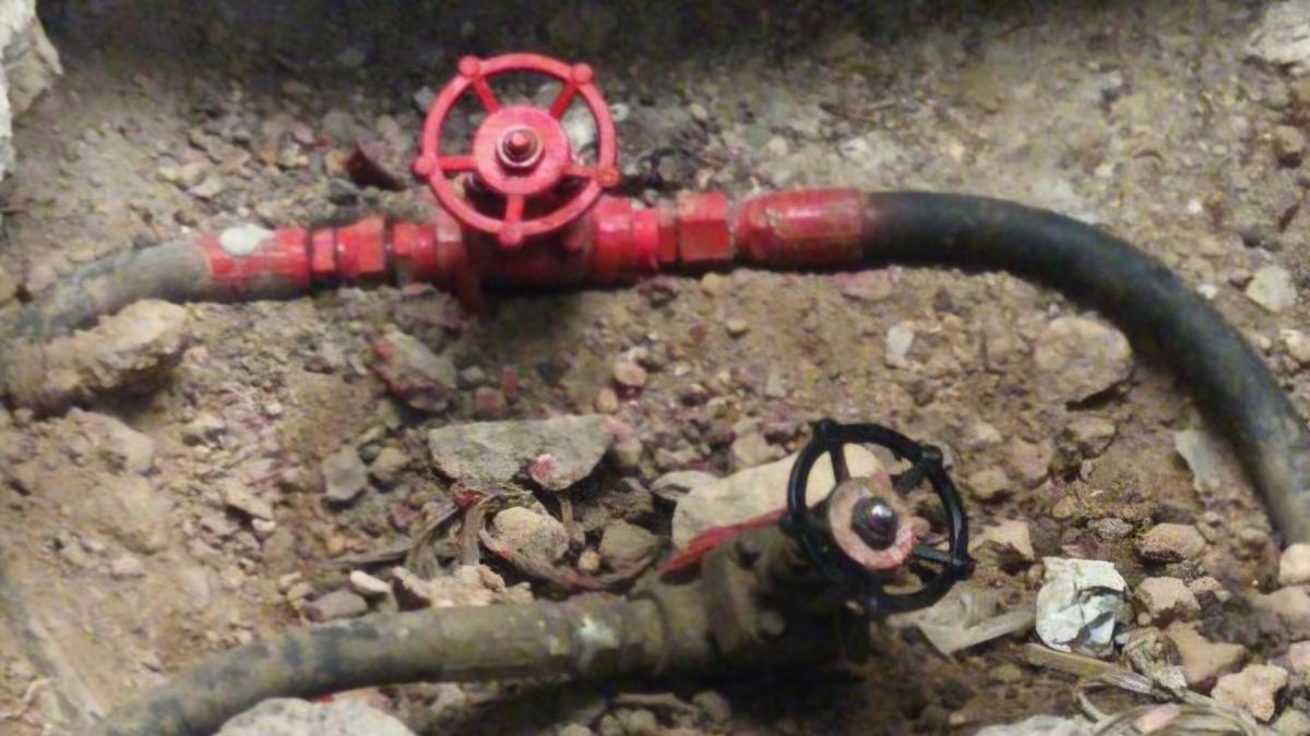 <![CDATA[Descubren red de huachicoleo que operaba a través d