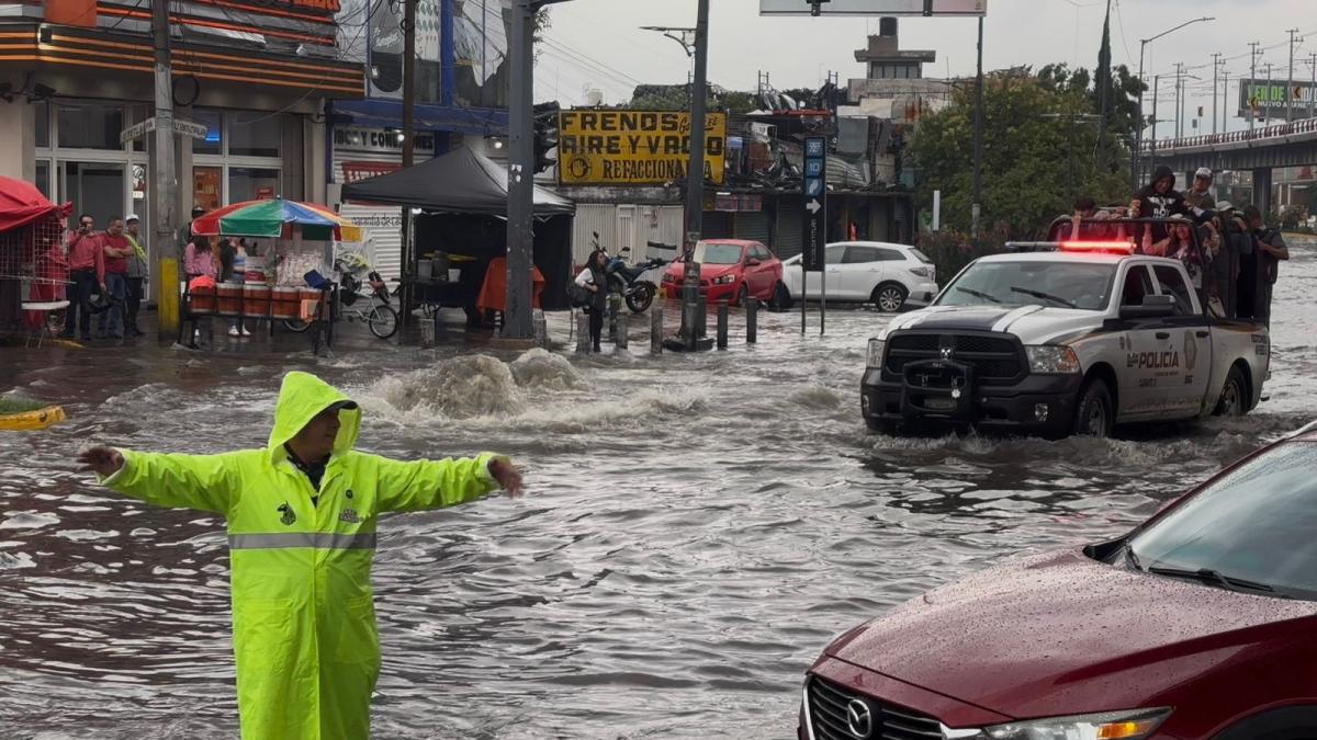 <![CDATA[Tormenta paraliza la Calzada Zaragoza y un rayo sus