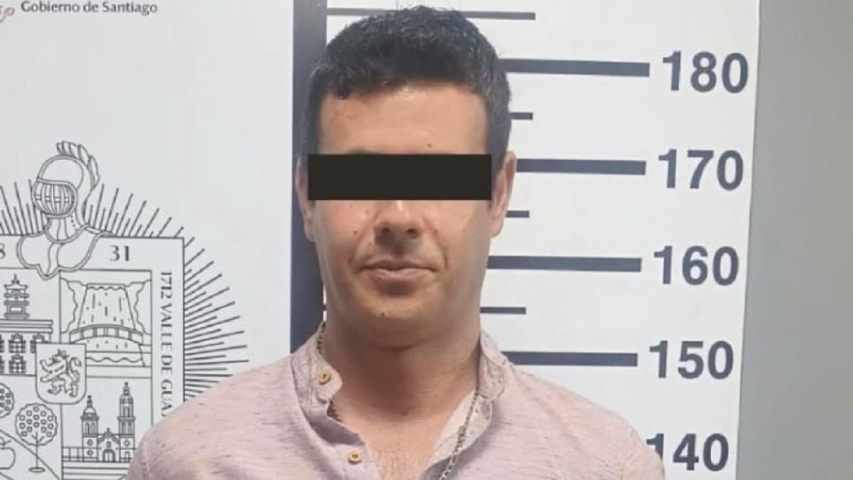 <![CDATA[Por celos, sujeto golpea a su pareja mientras viaja