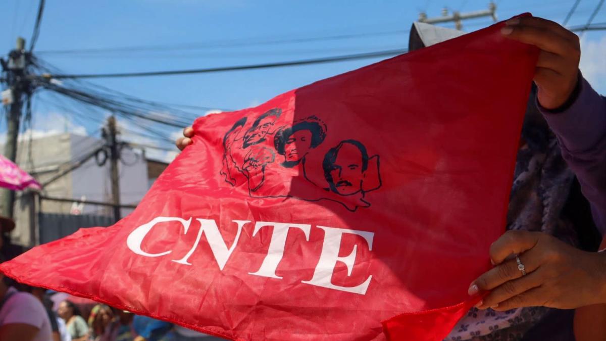 <![CDATA[CNTE bloquea plantas de Pemex y toma casetas de pea