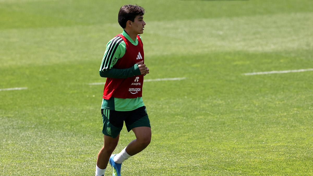 <![CDATA[Histórico contrato para Gilberto Mora; llevará el ‘