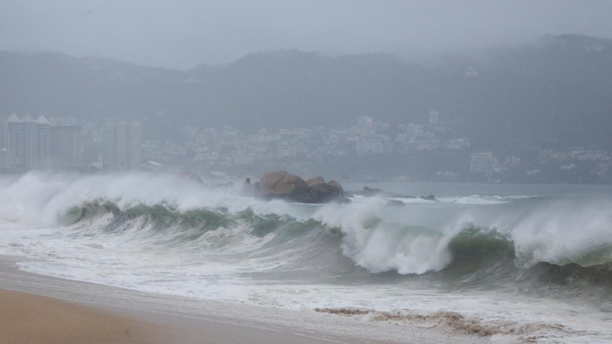 <![CDATA[En plena temporada de huracanes, Conagua suspende s