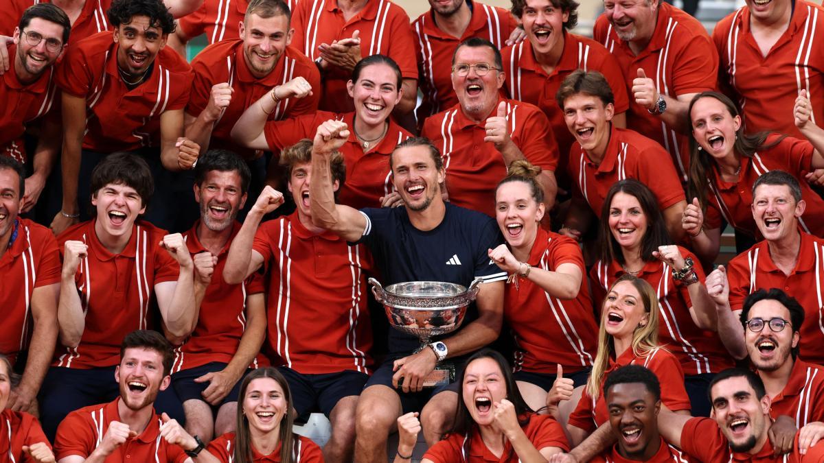 Zverev, campeón de Roland Garros, interrumpe entrevista tras ser cuestionado por acusaciones de violencia doméstica