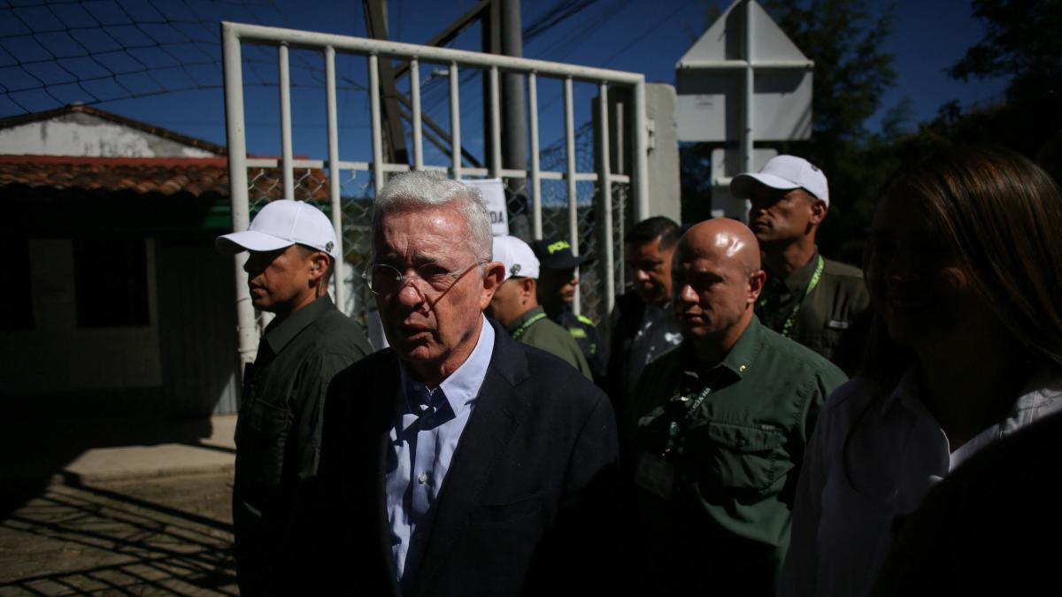 Hermano del expresidente Álvaro Uribe se entrega tras conden