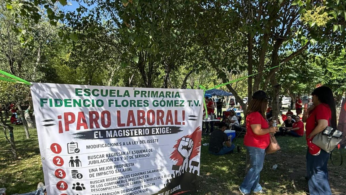 Maestros de Coahuila se manifiestan en instalaciones de la S