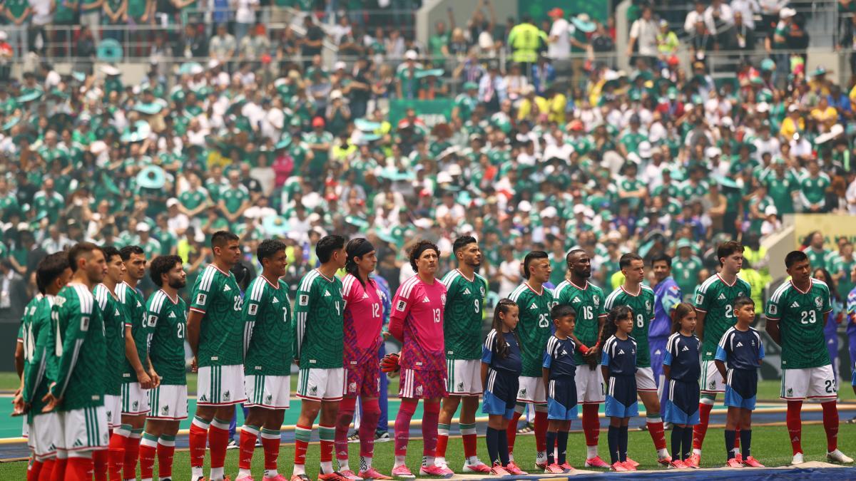 Las lágrimas de un niño: Gilberto Mora llora durante el Himn