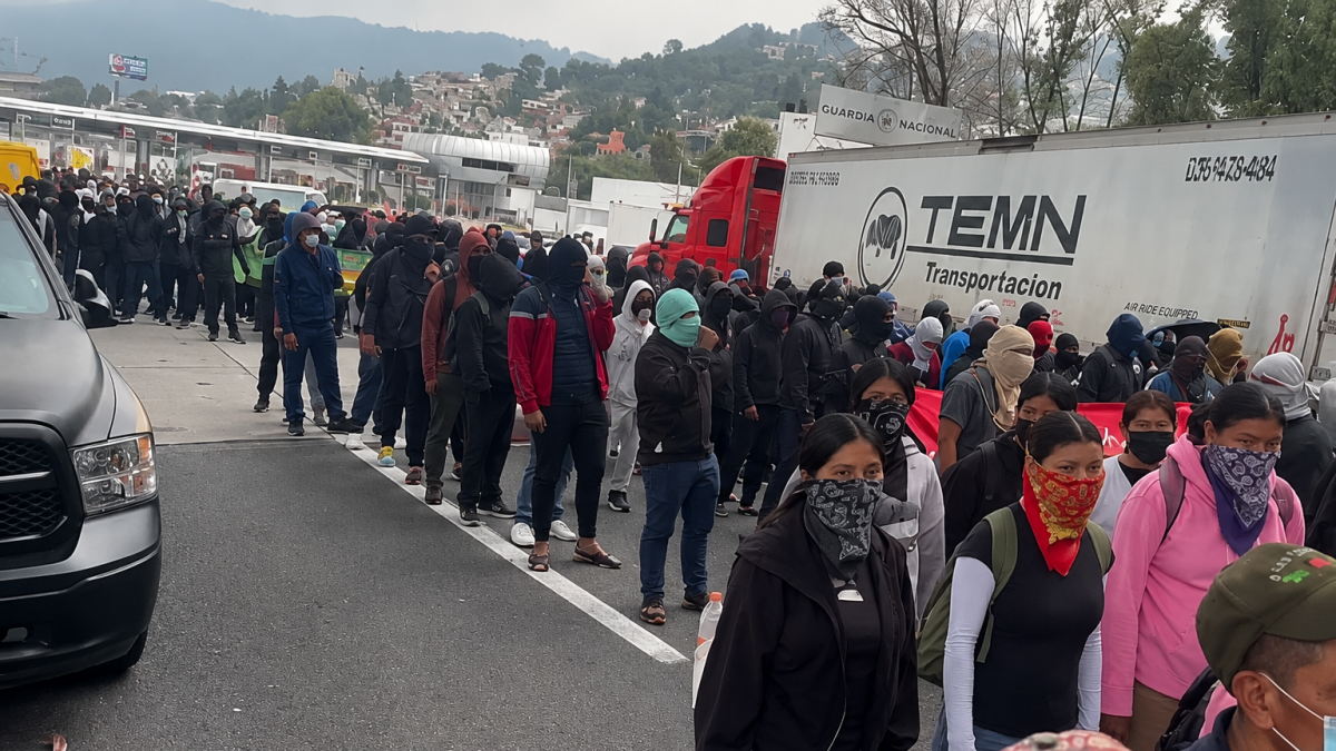Cierran por completo caseta en Tlalpan y hay conat
