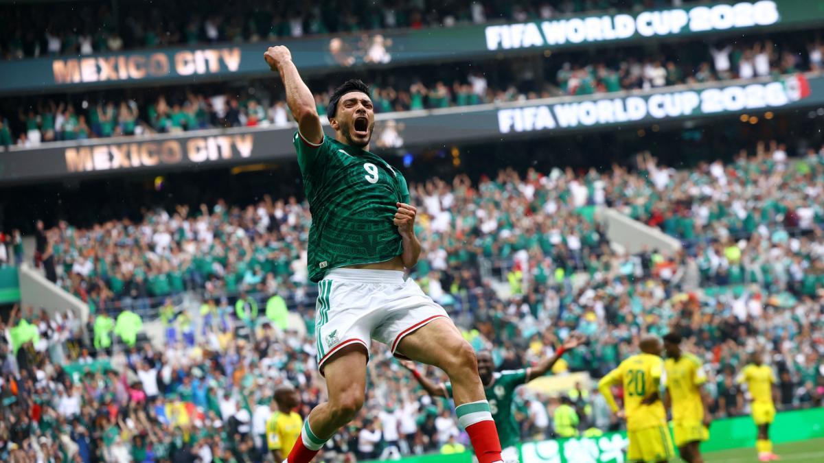 ¡Entre lágrimas! Raúl Jiménez anota su primer gol en un Mund
