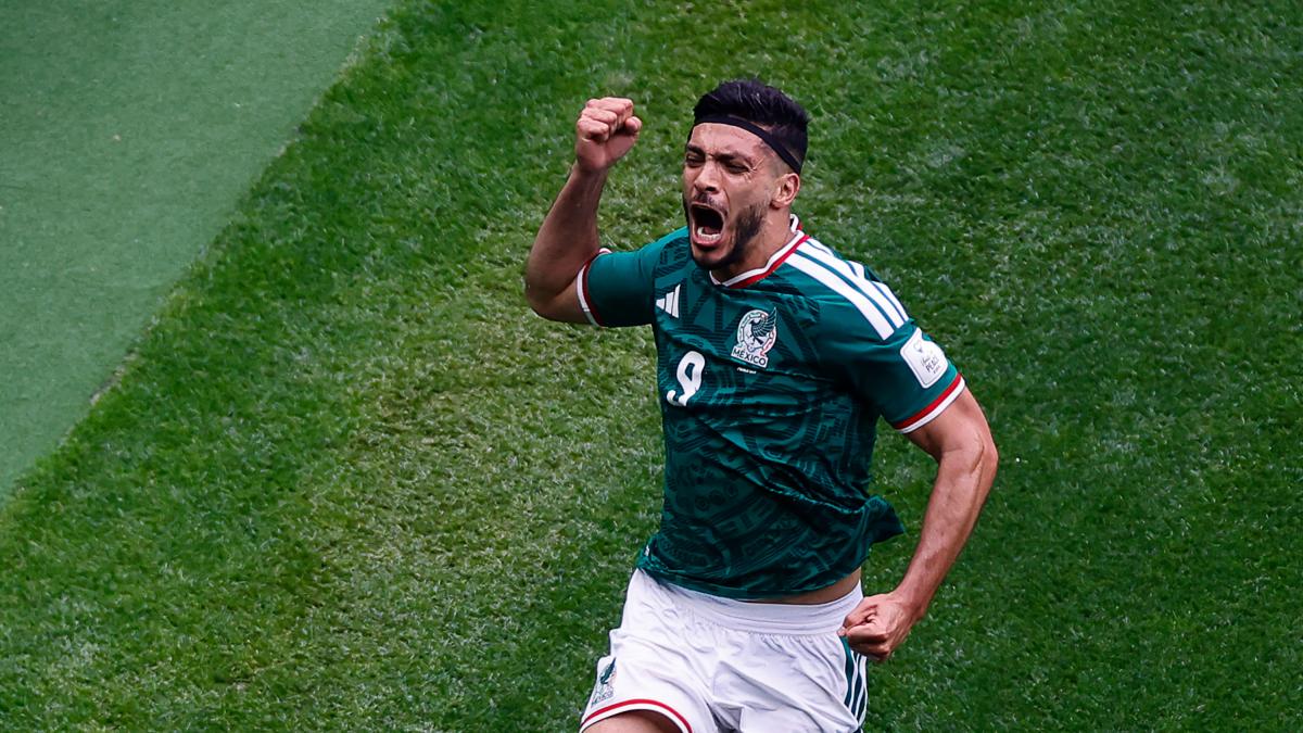 Raúl Jiménez rompe su maldición: de pedir autógrafos a BLACK