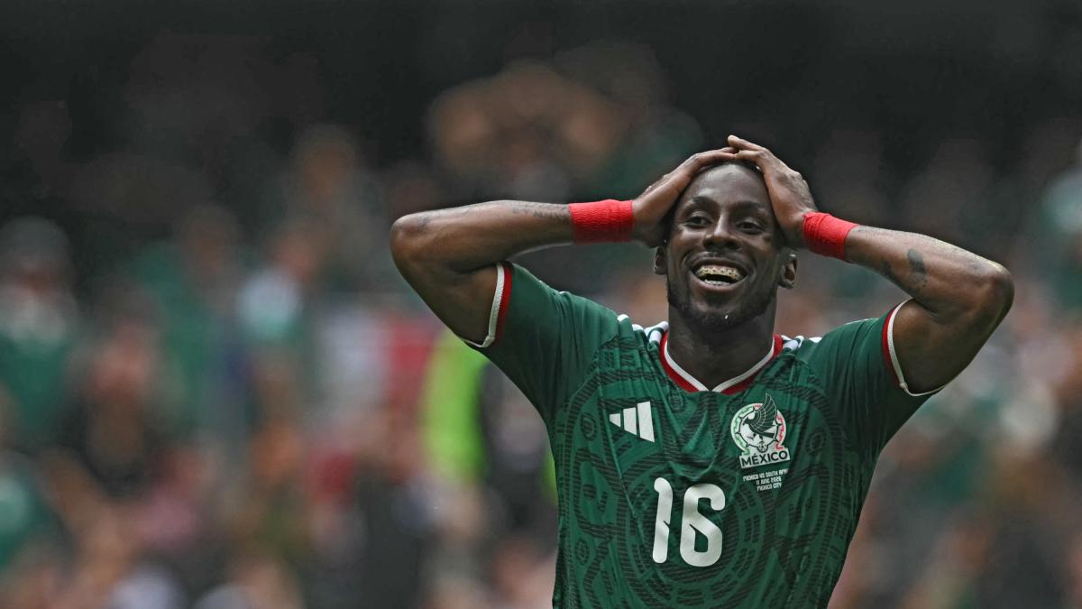 Quiñones feliz tras su primer gol con México en un Mundial, 