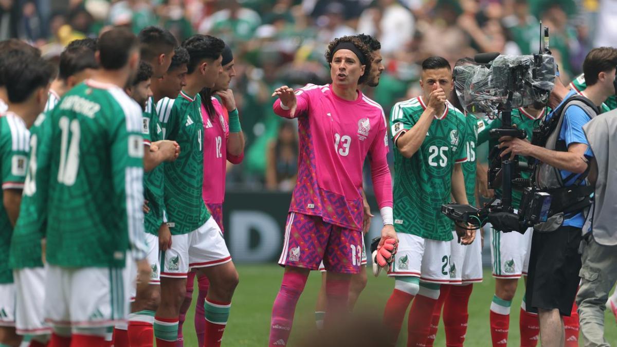 Memo Ochoa sabe que dejó de ser el portero titular de México, sólo espera jugar algo en esta copa