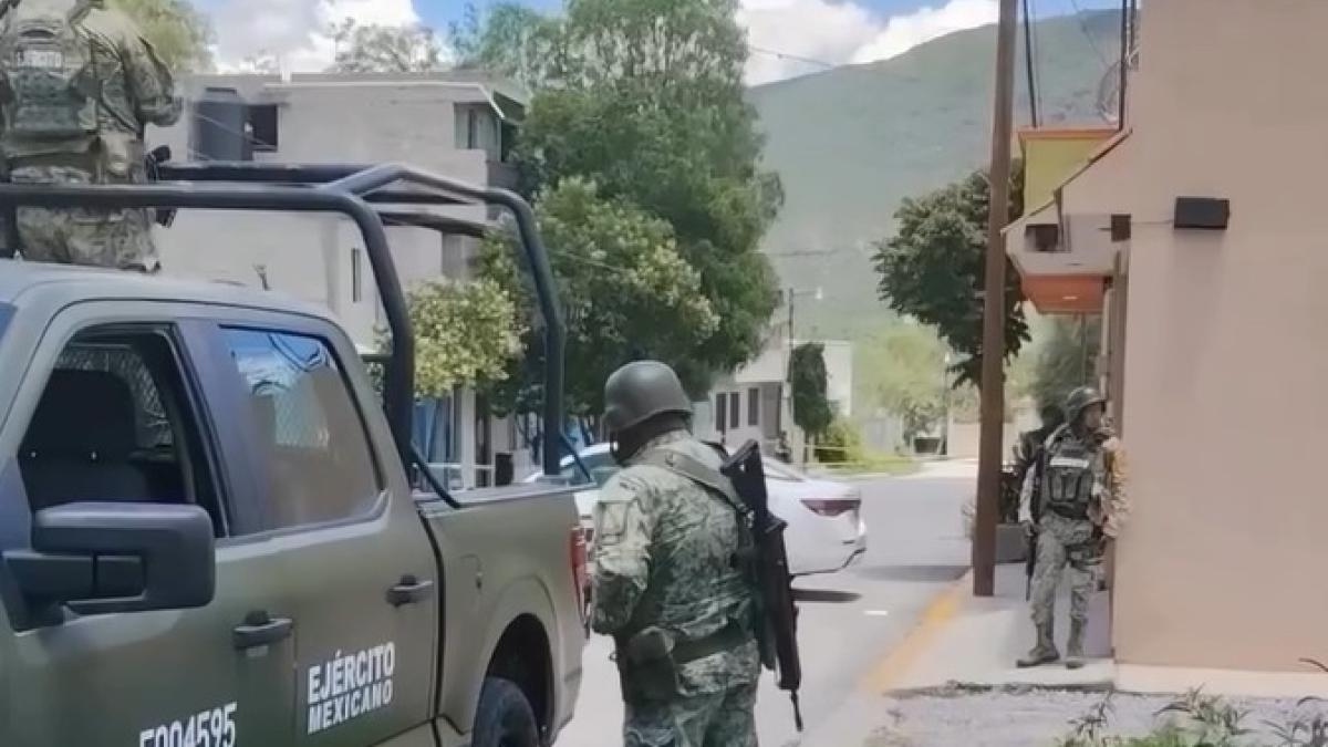 Explosión en casa deja tres personas lesionadas; se desconoc