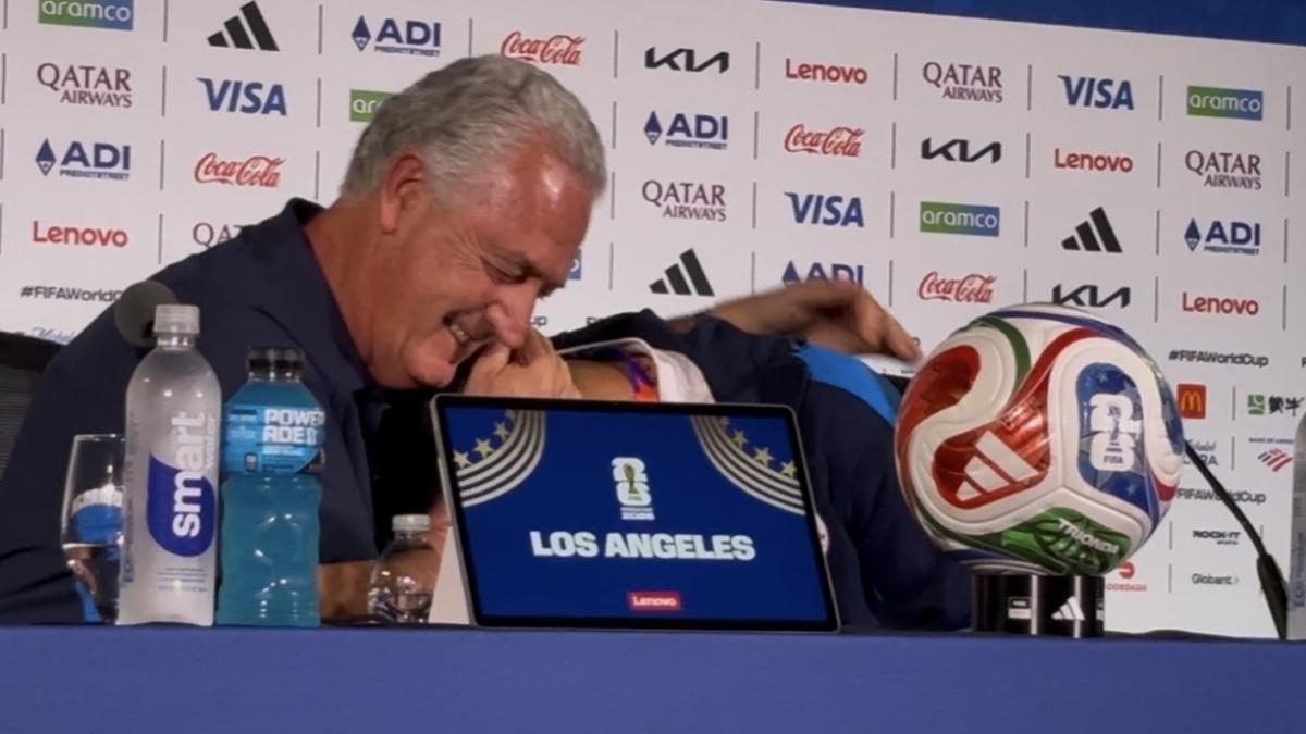 Diego Gómez rompe en llanto previo al debut en el Mundial; e