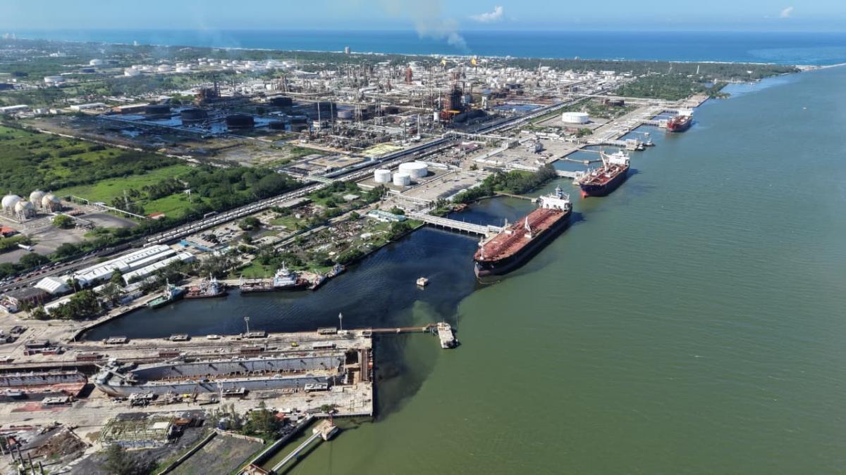 Desastre en el río Pánuco: derrame de Pemex avanza hacia el 