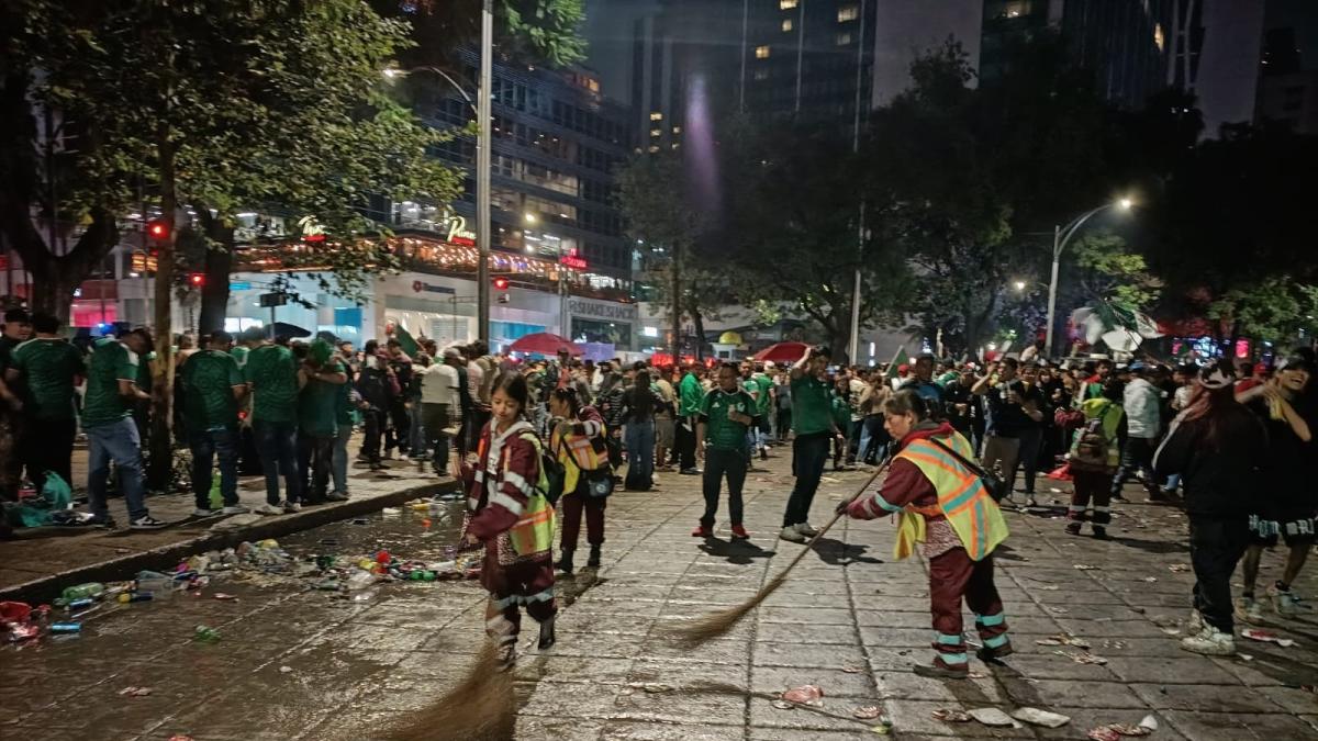 墨西哥胜利狂欢后，改革大道拟设垃圾箱