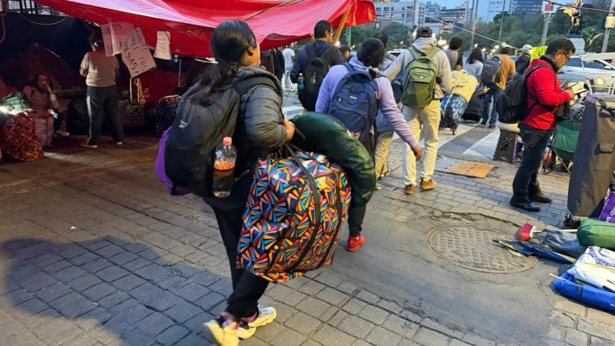 教师结束索卡洛广场静坐，重新组织行动