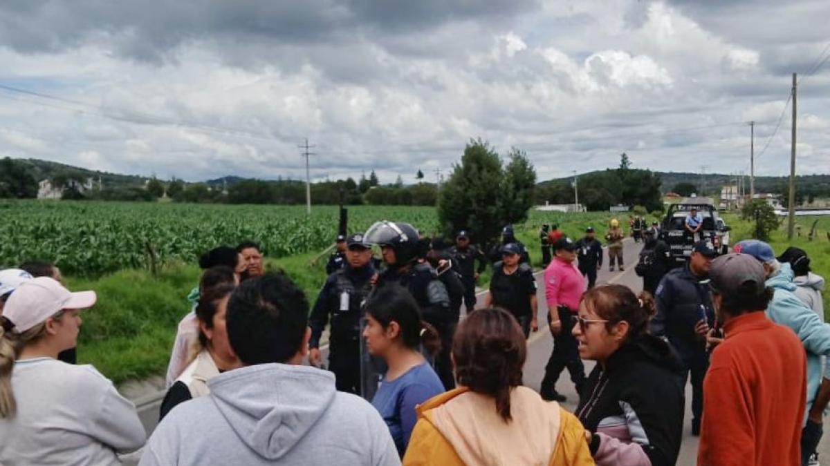 埃卡特佩克居民与警察发生冲突，反对垃圾场建设