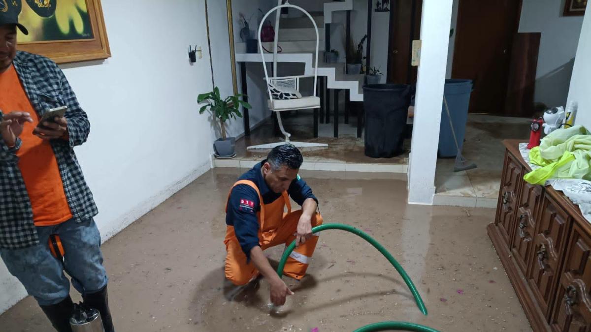 强降雨引发洪涝塌方 伊达尔戈州与克雷塔罗州多地受灾