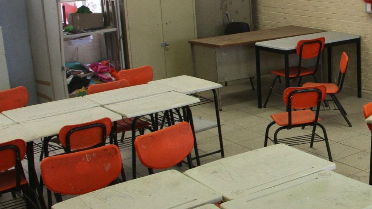 教师涉嫌偷油被拘 教育部长竟批6个月带薪假