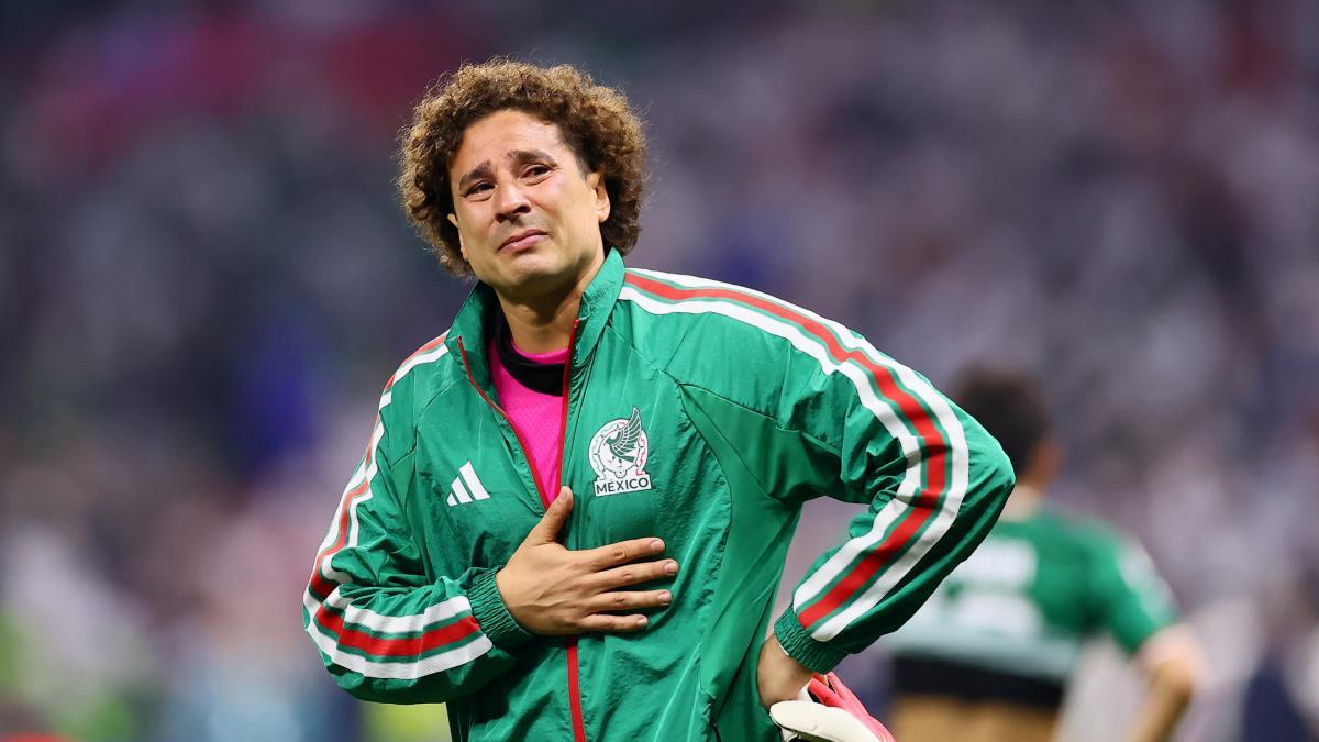 Guillermo Ochoa rompe en llanto y se retira del futbol