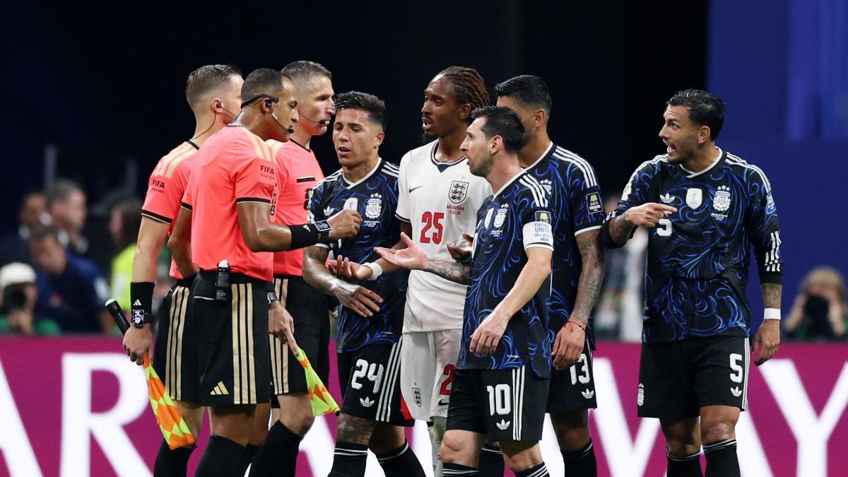 ¡El amuleto no falla! Lionel Messi celebra su sexta victoria con Ismail Elfath como árbitro central