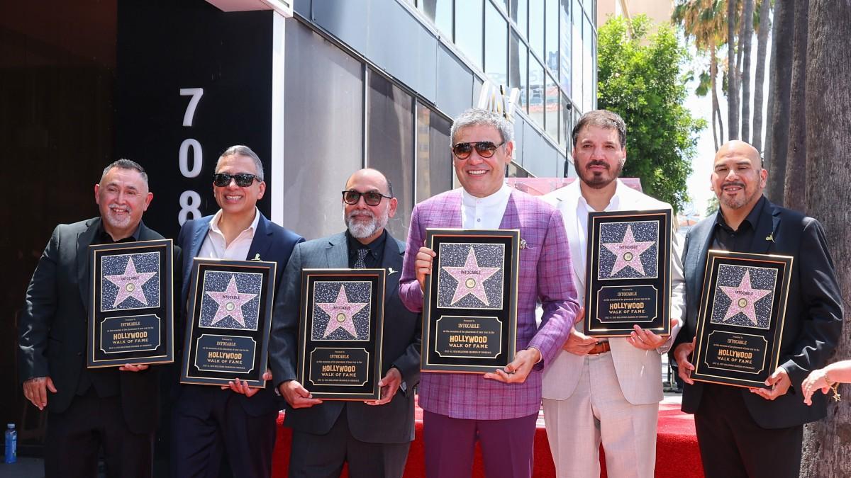 Intocable recibe estrella en el Paseo de la Fama de Hollywood