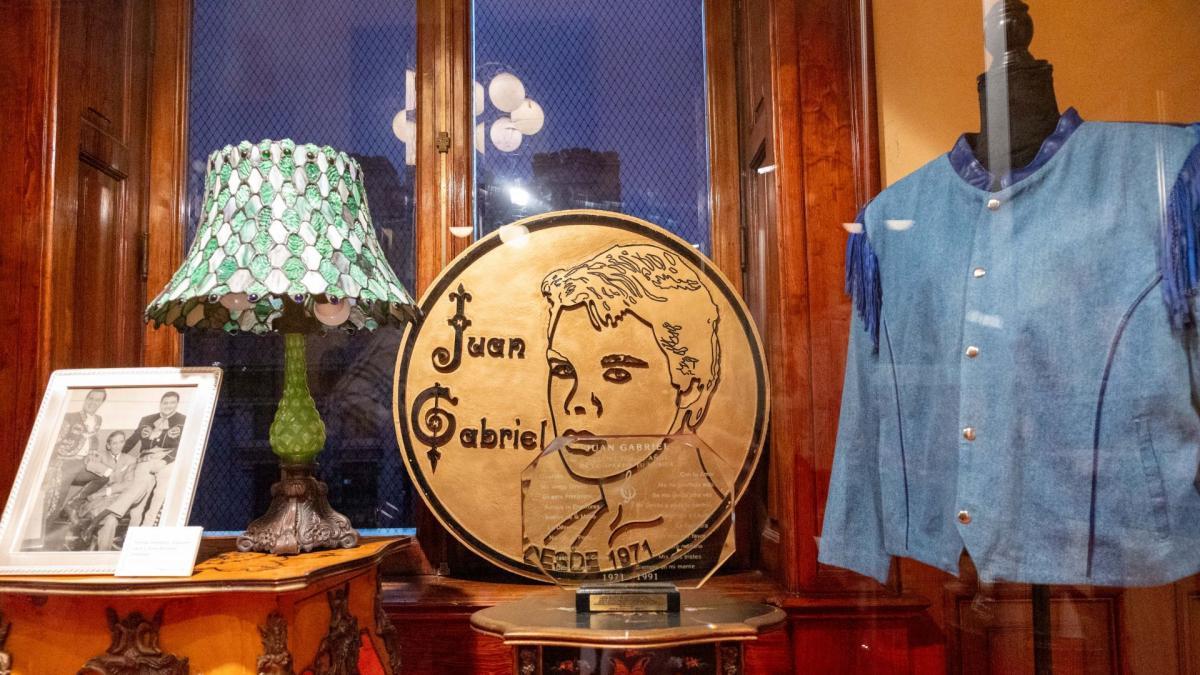 Todo sobre la Expo GRATIS de Juan Gabriel en el Palacio Postal de CDMX
