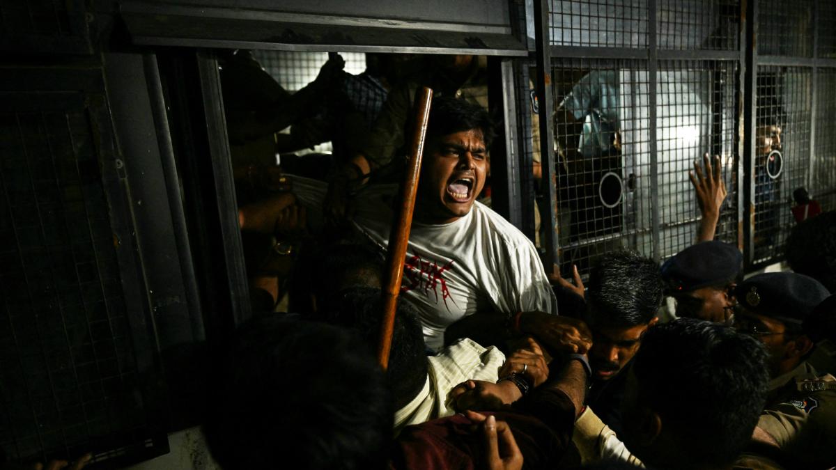 India detiene al líder del movimiento de las “cucarachas” y a miles de manifestantes en Nueva Delhi