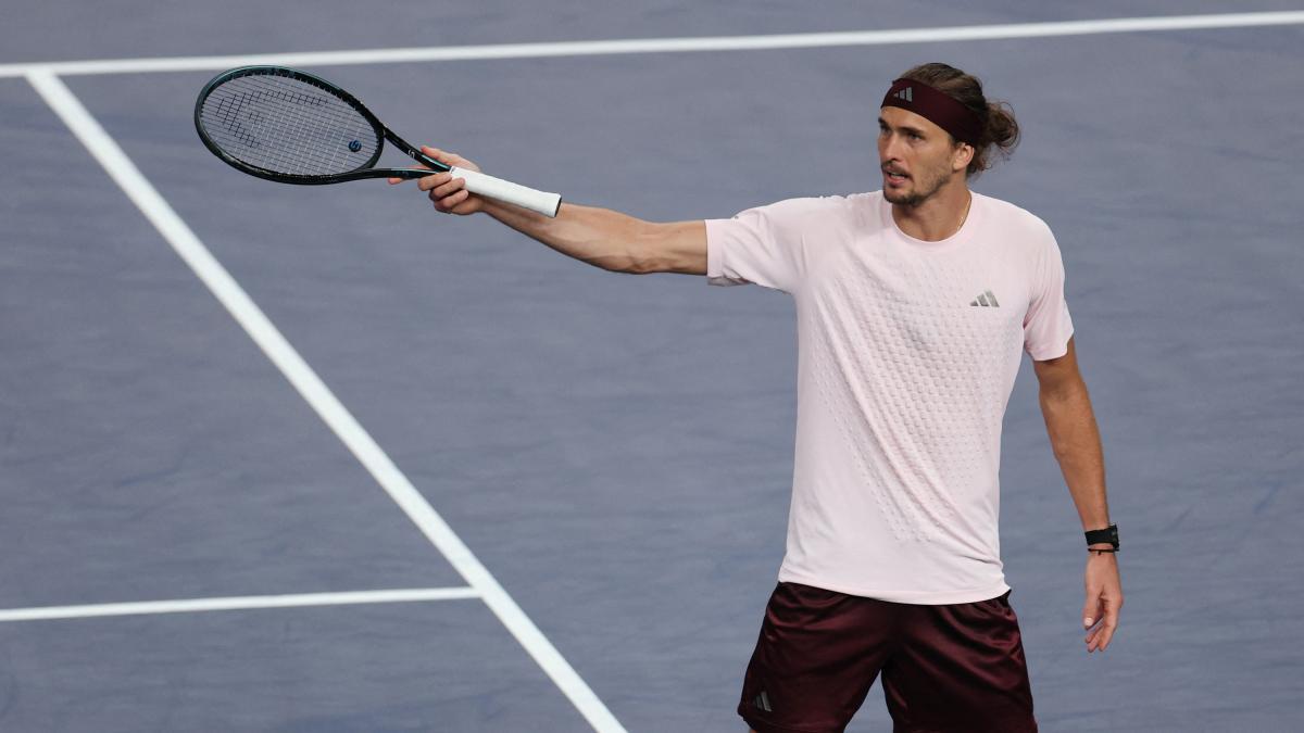 <![CDATA[Zverev sufre ante Bublik, resiste el dolor y avanza a cuartos en Shanghái]]>