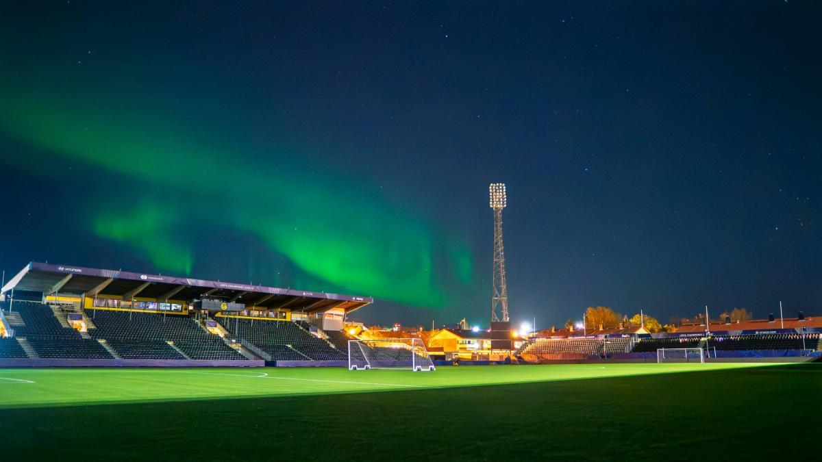 Auroras boreales en Noruega iluminan 'noche mágica' de Champions League