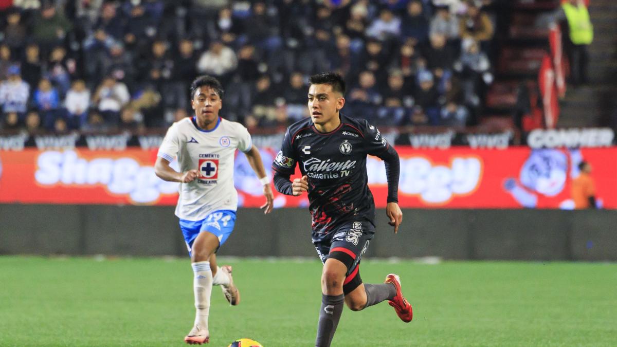 ¡Fue celeste! Gilberto Mora y la vez que jugó en 'Cruz Azul'