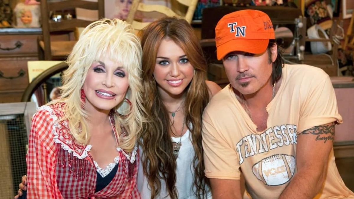 Miley Cyrus dedica emotivas palabras a Dolly Parton