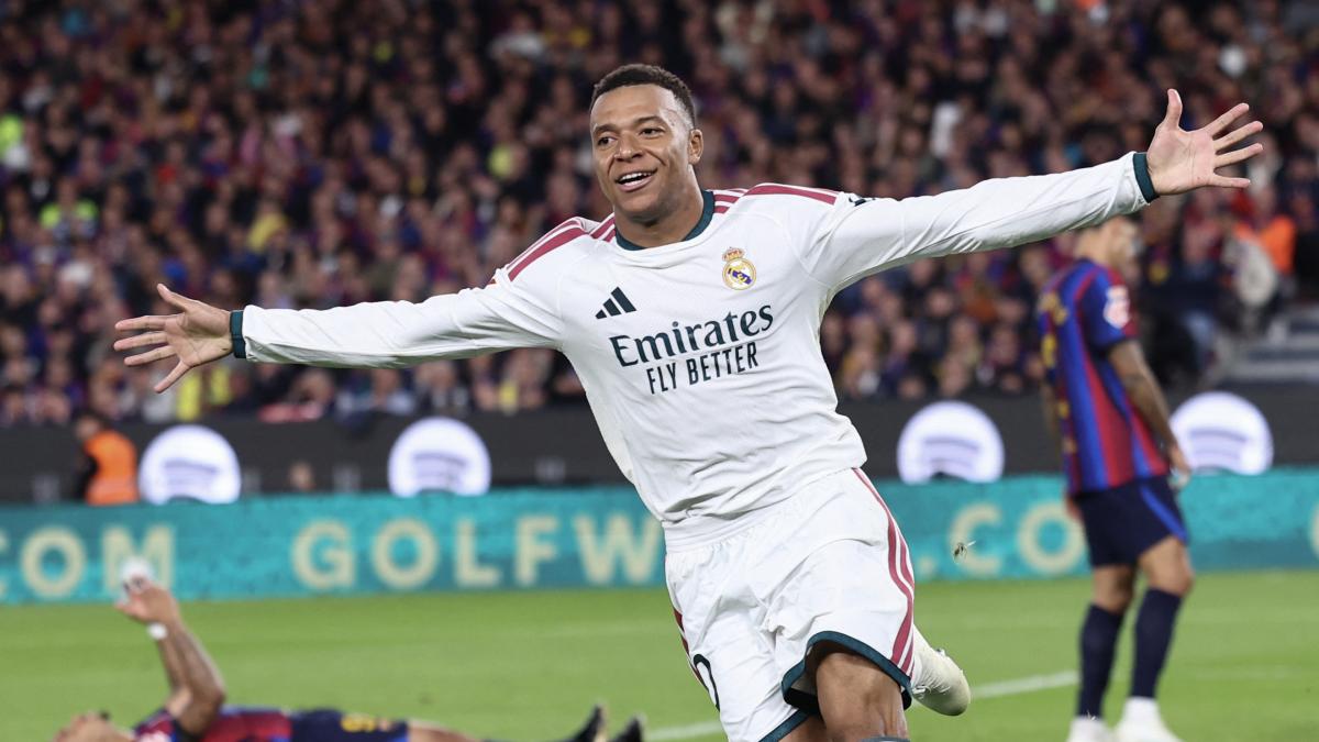 Real Madrid defeats FC Barcelona 2-1 in El Clásico